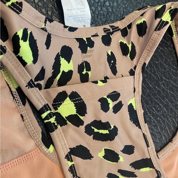 Fabletics Womens On The Go Sports Bra Multicolor Desert Leopard Medium Tan Green - Picture 2 of 5